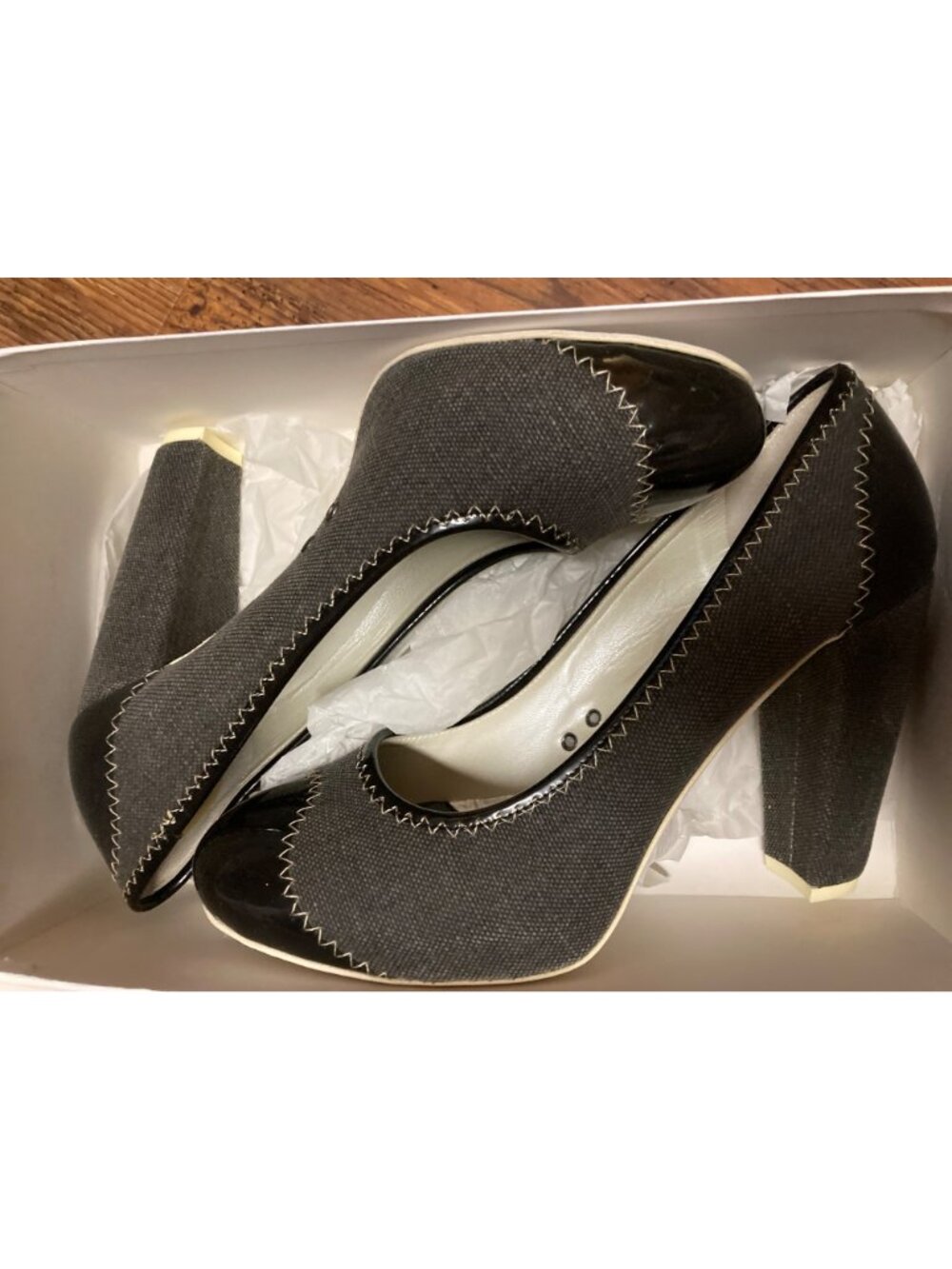 Theory Women's Black & Grey Heels Size 40 New In Box - Picture 7 of 8